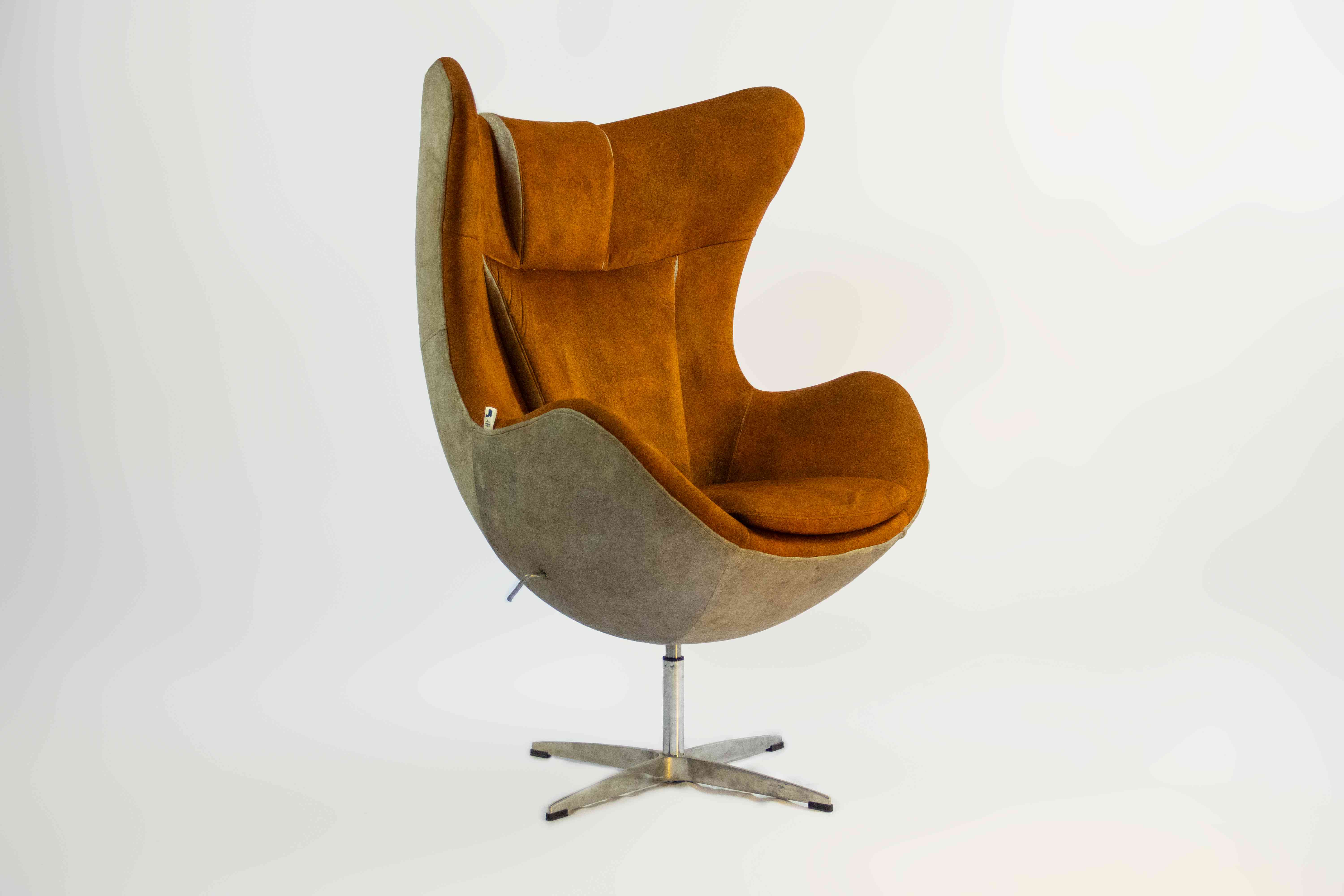 Swan Chair Side View
